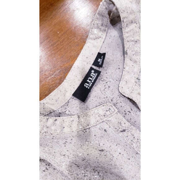 ANA Speckled Tan/Green/Silver Roll-Tab Henley Pleated Shoulder Hi-Low Blouse, M - Picture 4 of 6